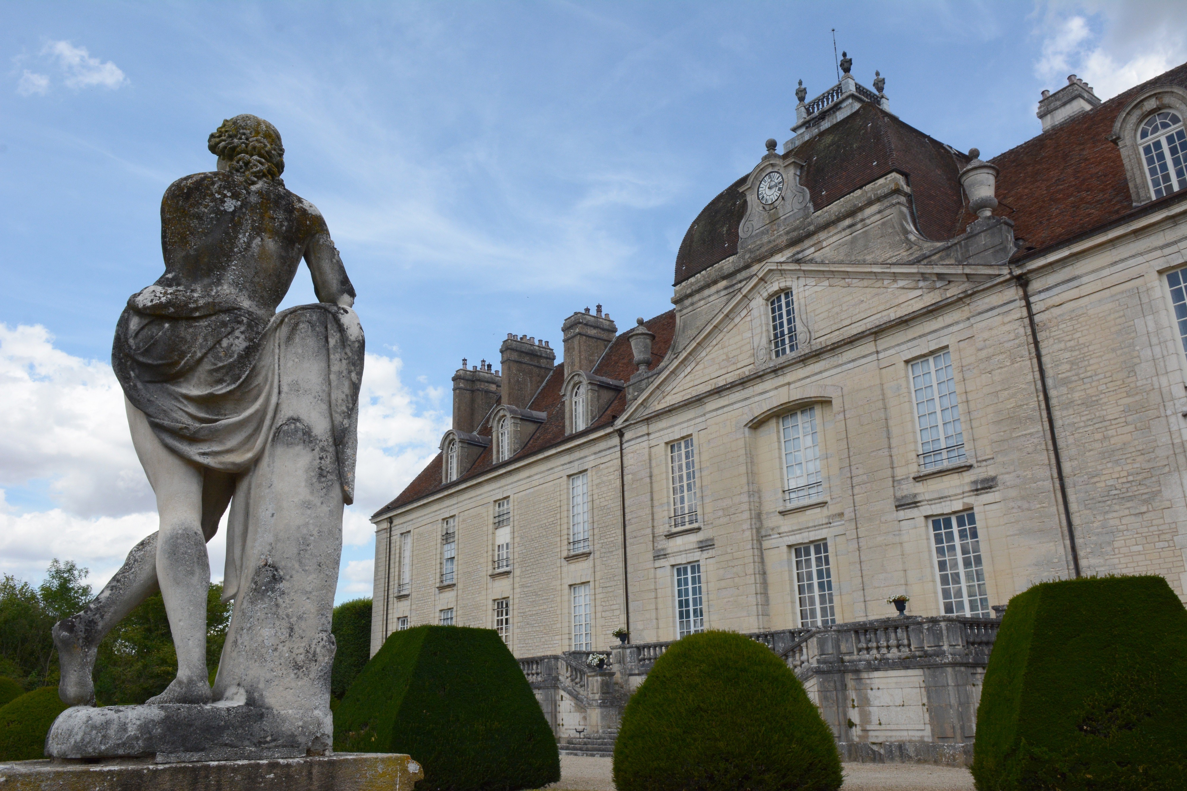 Y furent reçus d’illustres invités du Siècle des Lumières : Mme de Staël, Voltaire…