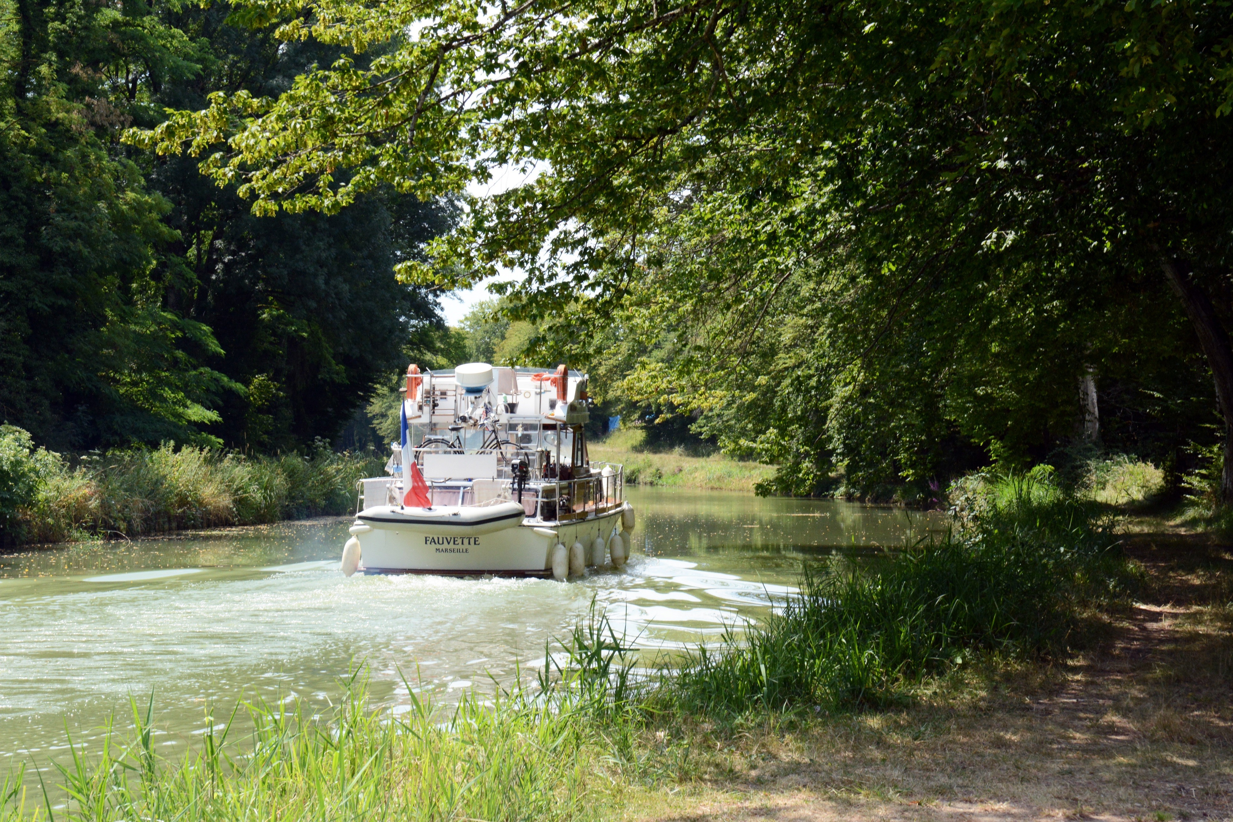 Petit bateau à Pouilly-sur-Vingeanne ©R. Krebel