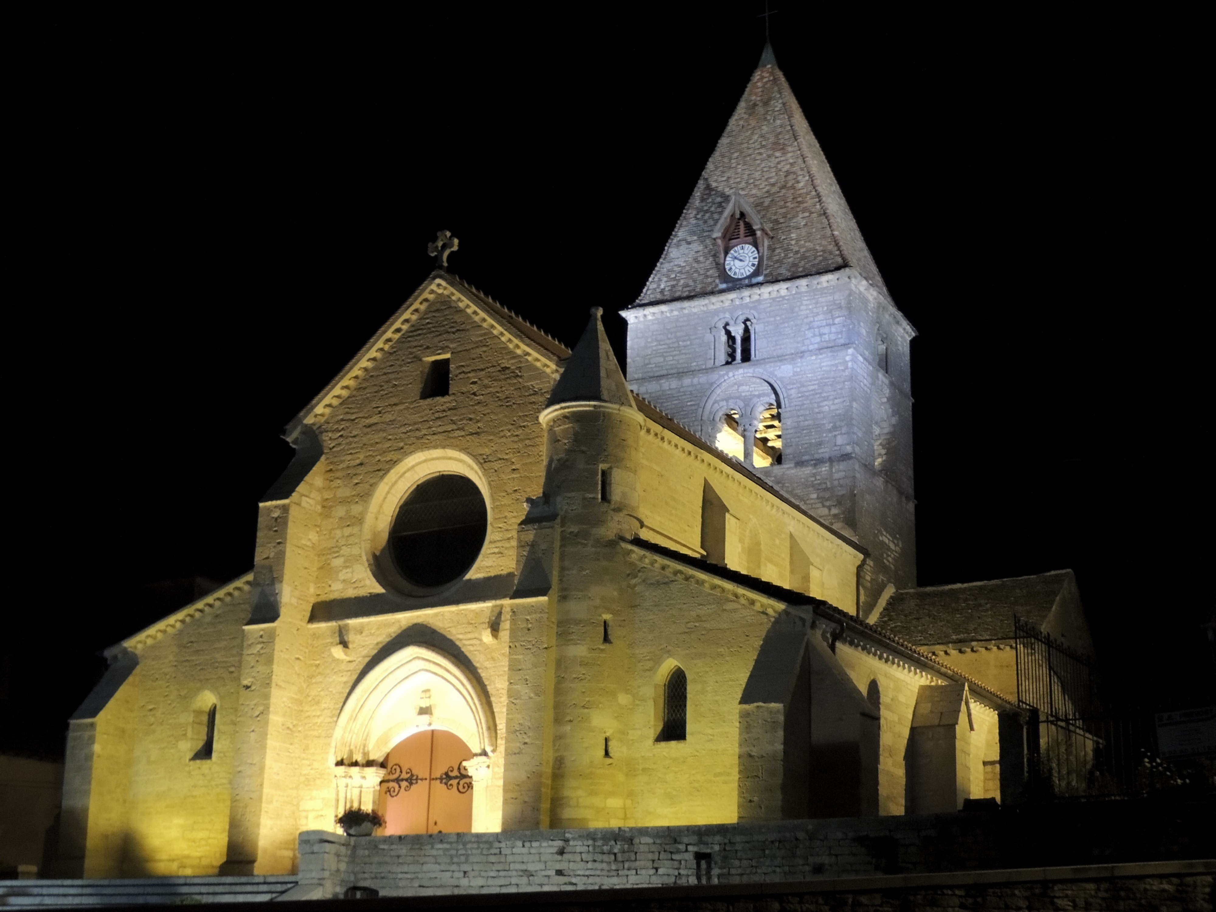 L'église de St Seine-sur-Vingeanne de nuit ©G. Berget